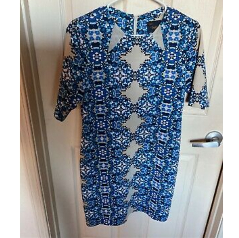 Just Taylor size 6 blue floral dress